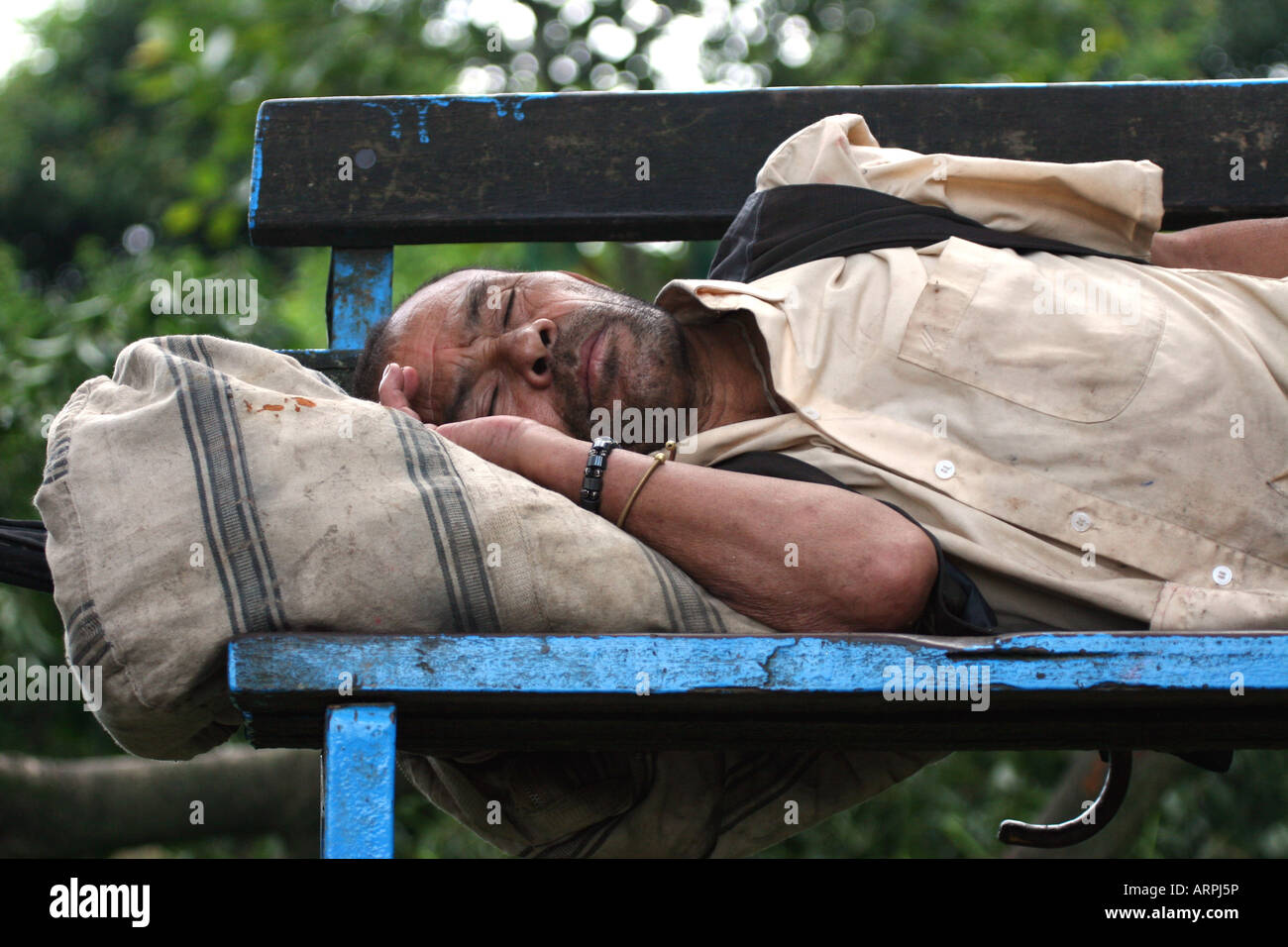 Sleeping man park bench Stock Photo - Alamy