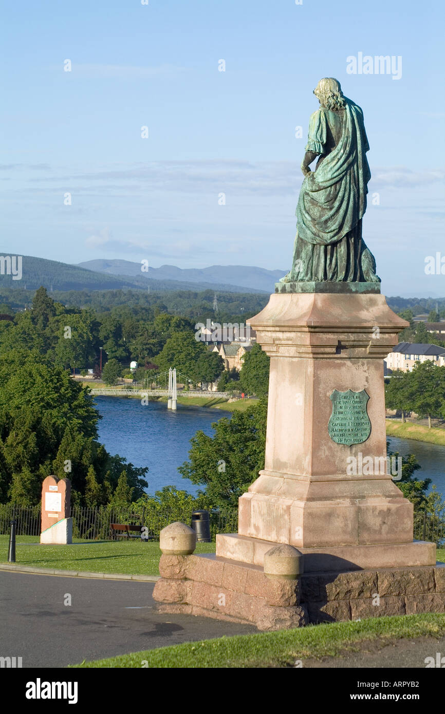 dh Castle INVERNESS INVERNESSSHIRE Flora MacDonalds statue overlooking River Ness Stock Photo
