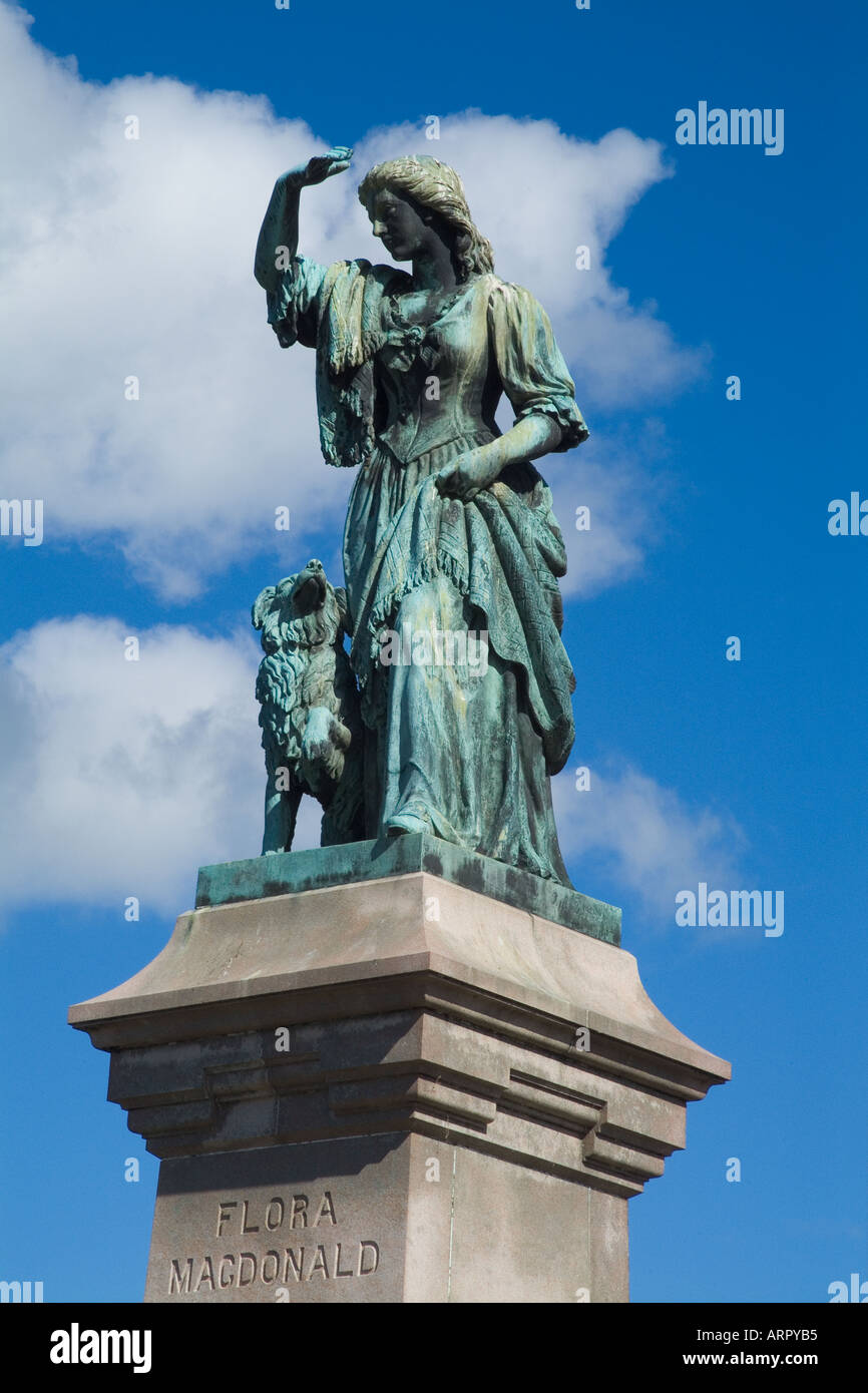 dh Castle INVERNESS INVERNESSSHIRE Flora MacDonalds statue and her dog jacobite rebellion 1745 macdonald Stock Photo