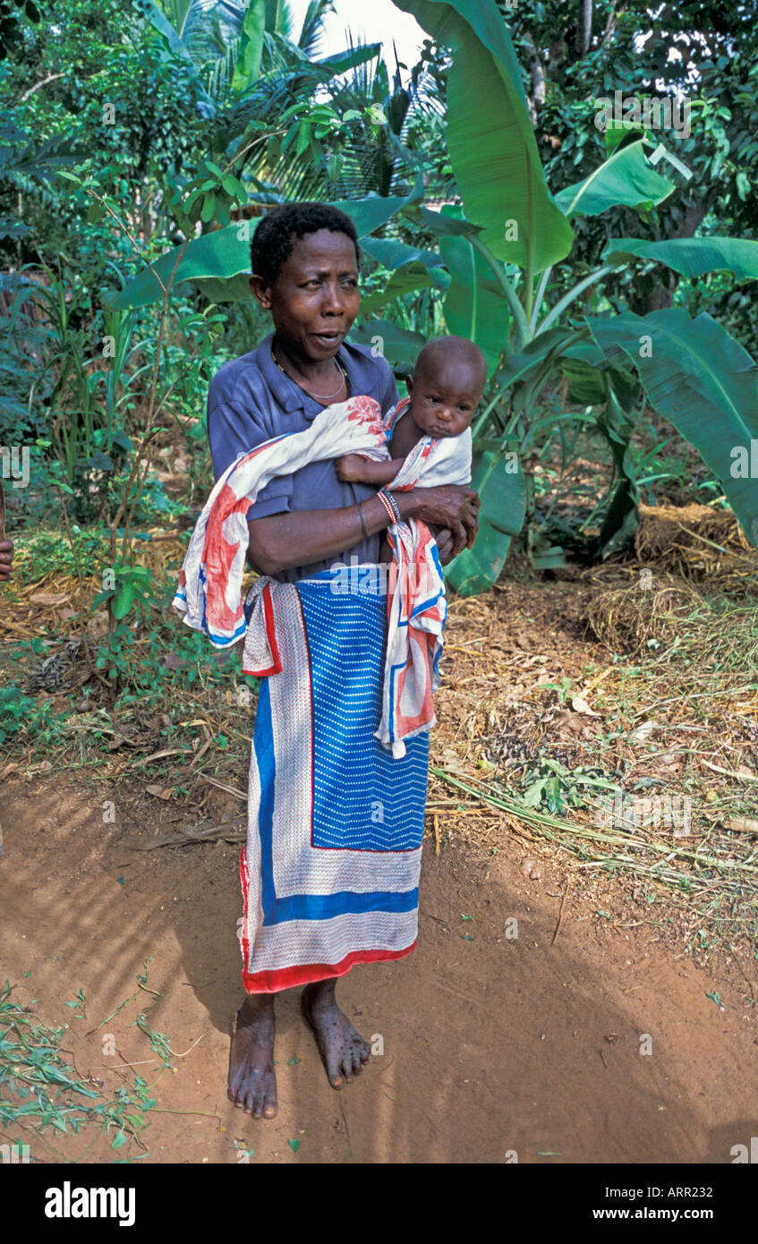 AFRICA KENYA KALIFI Kenyan mother and baby wrapped in kanga cloth Stock Photo