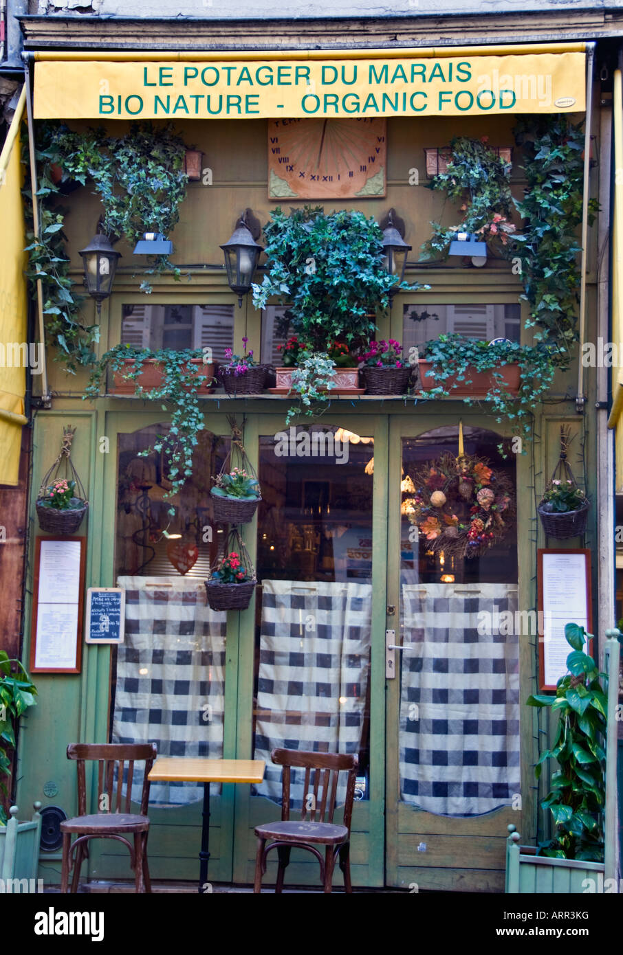 Paris France, Old French Storefront 'Organic Food' Restaurant in the Marais Area 'le Potager du Marais' Vintage Stock Photo