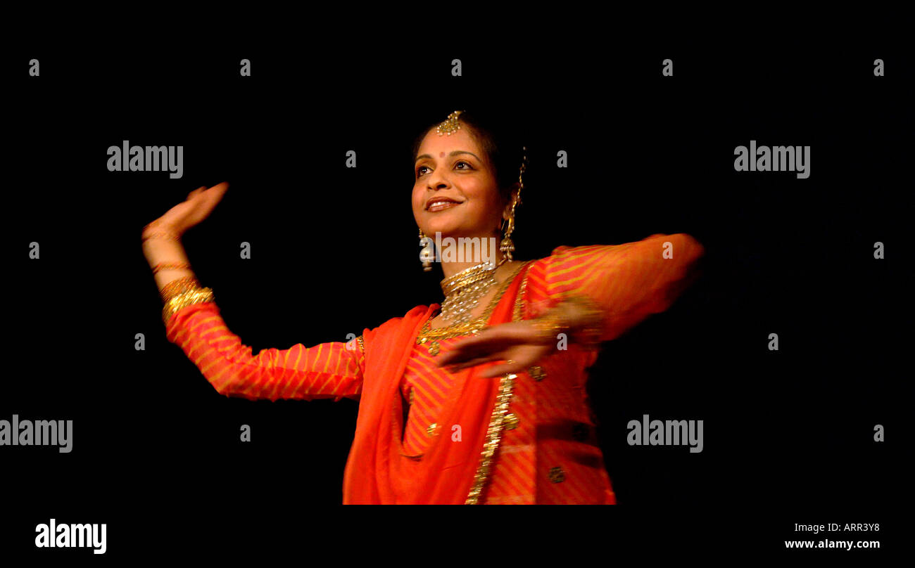 Anuradha performs with Rukhsar at Chiddingly Festival. Picture by Jim Holden. Stock Photo