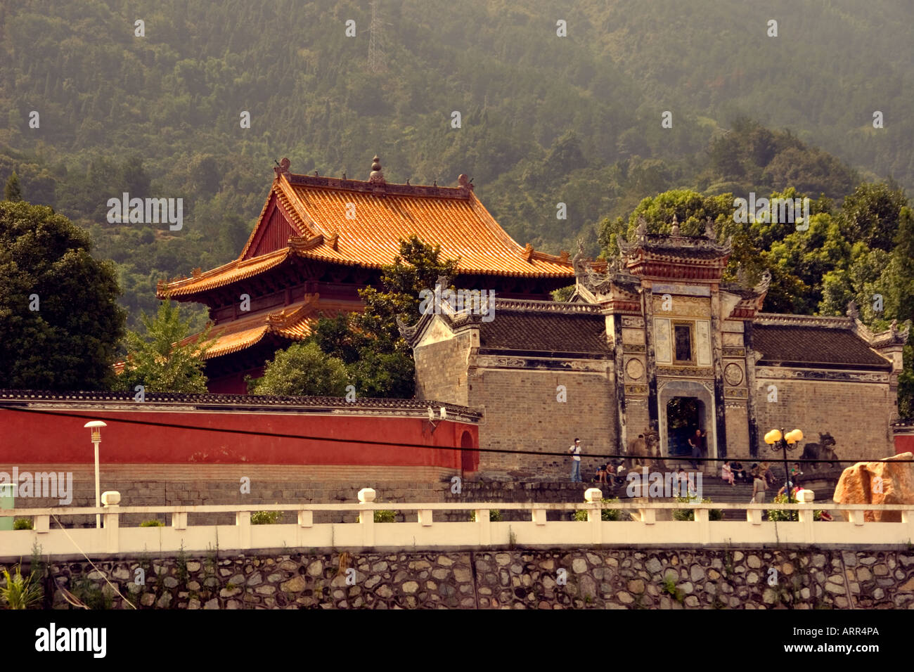 Temple at Sandouping on the Yangzi River Stock Photo