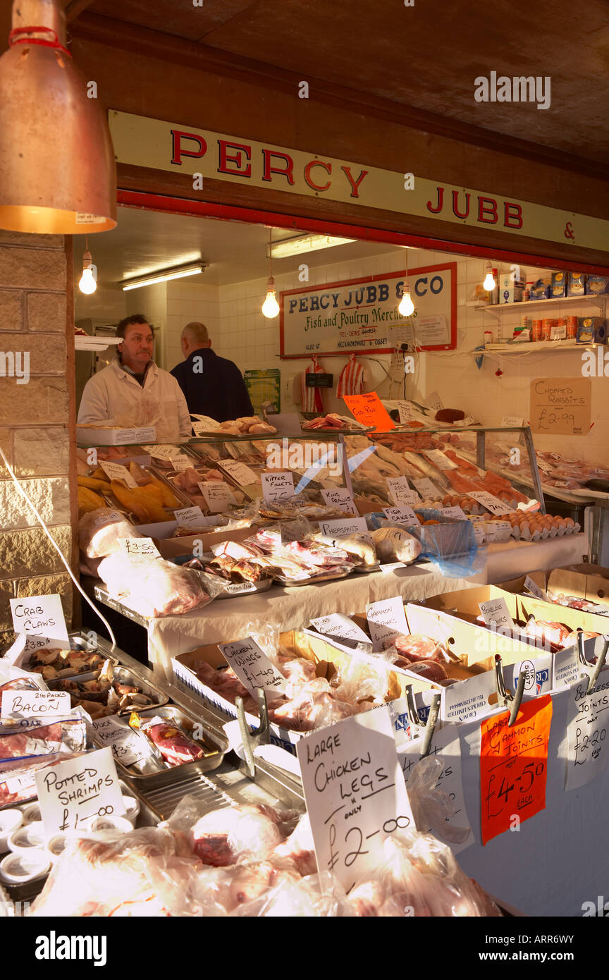 DEWSBURY TOWN CENTRE MARKET STALL SELLING FRESH FISH POULTRY AND GAME Stock Photo