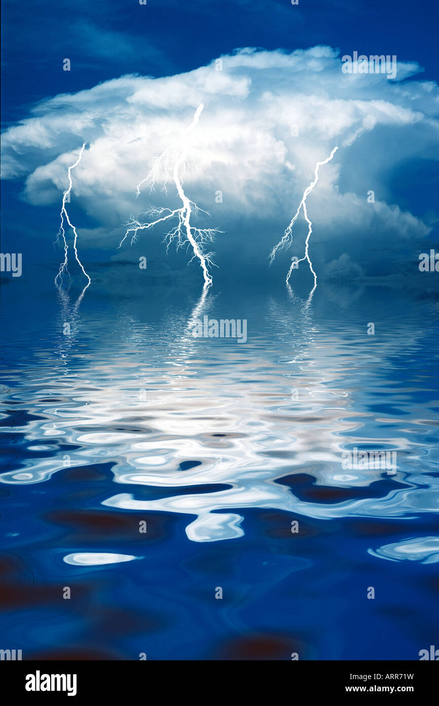 Lightning over water hires stock photography and images Alamy