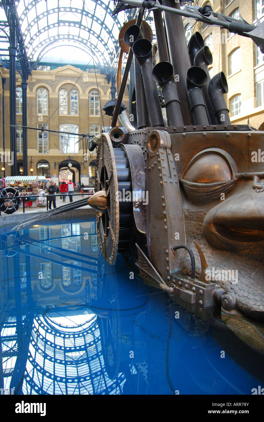 David Kemp's 'The Navigators' Sculpture, Hay's Galleria Arcade, South Bank, Southwark, London, England, United Kingdom Stock Photo