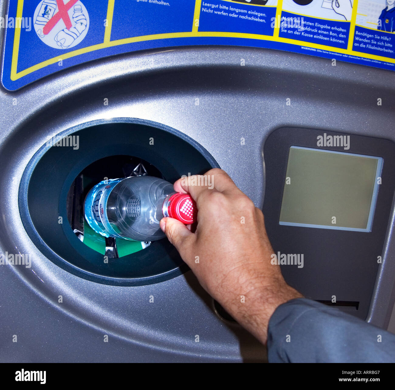 Bottle deposit machine hires stock photography and images Alamy