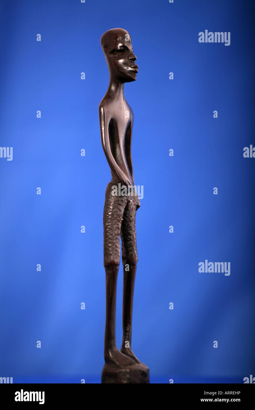 Africa man carving hi-res stock photography and images - Alamy