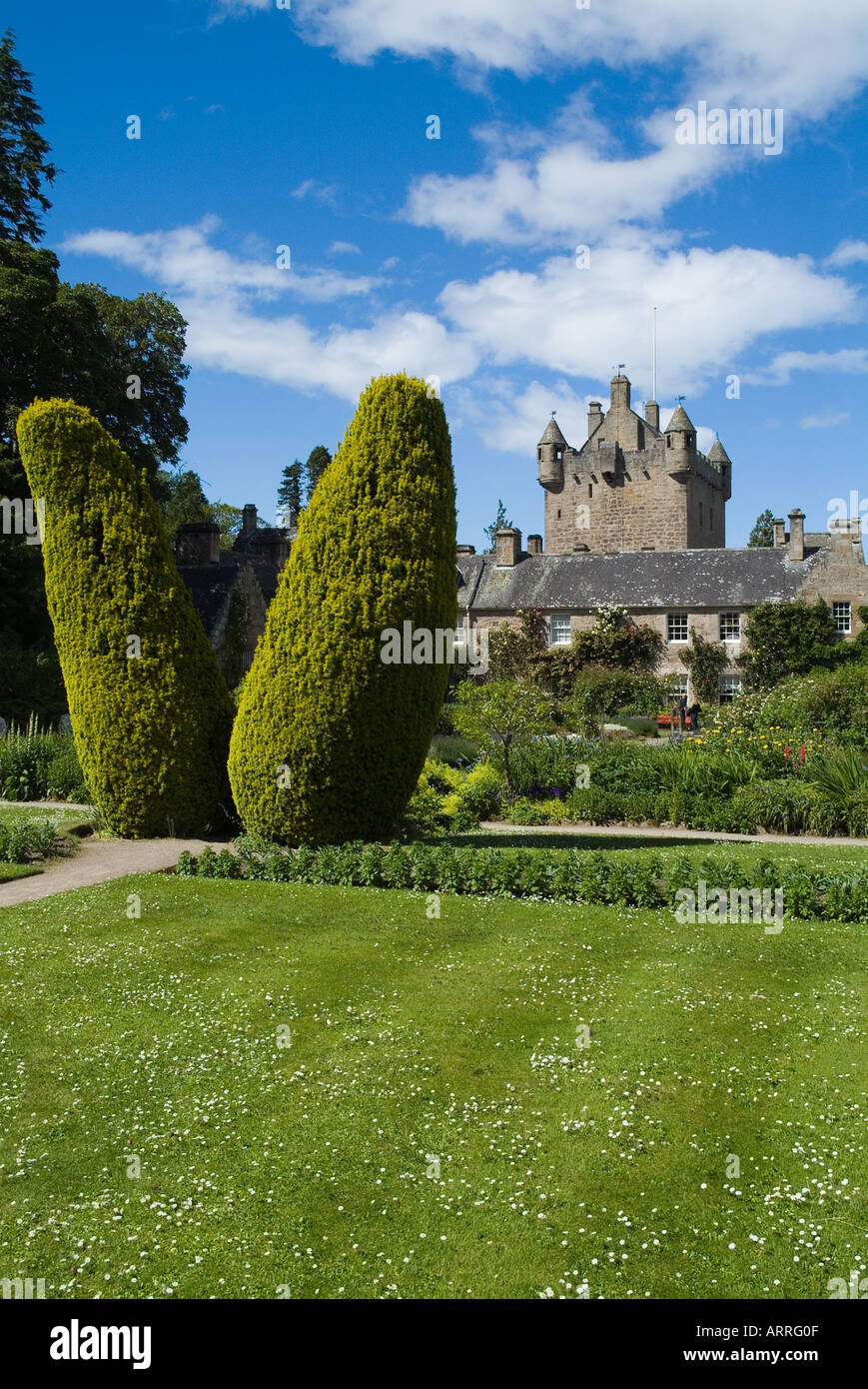 dh Tower house gardens Scotland CAWDOR CASTLE INVERNESSSHIRE Scottish Yew pillars tree hedge garden hedges highlands taxus baccata uk historic Stock Photo