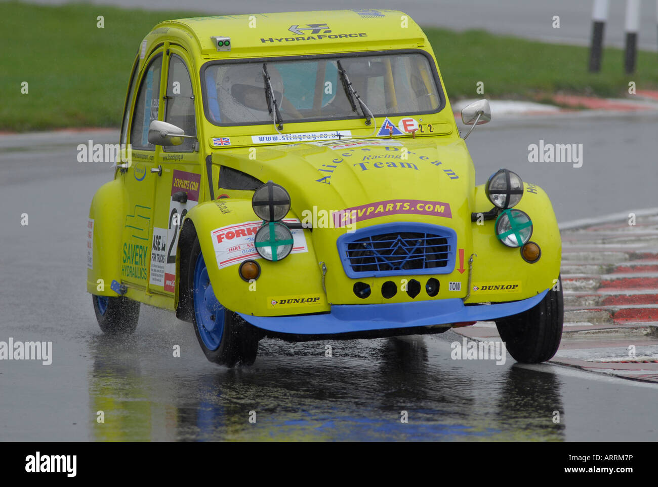 2cv Racing 24 Hour 2CV Racing at Snetterton Norfolk Stock Photo - Alamy