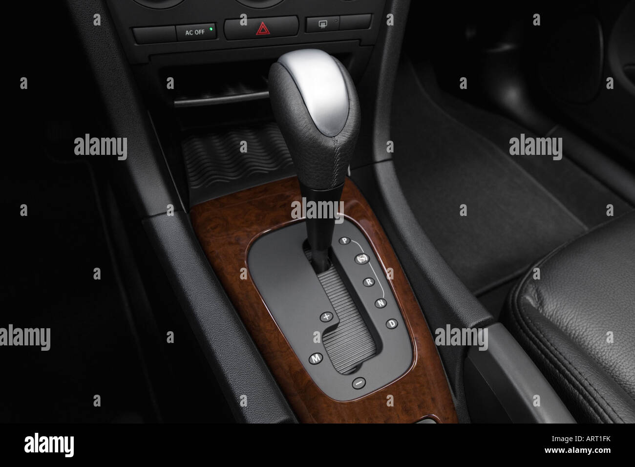 2008 Saab 9-3 Sport Combi in Silver - Gear shifter/center console Stock Photo