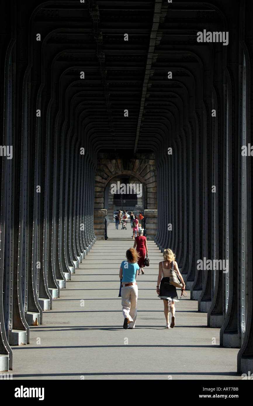 Pont Bir Hakeim Paris France Stock Photo
