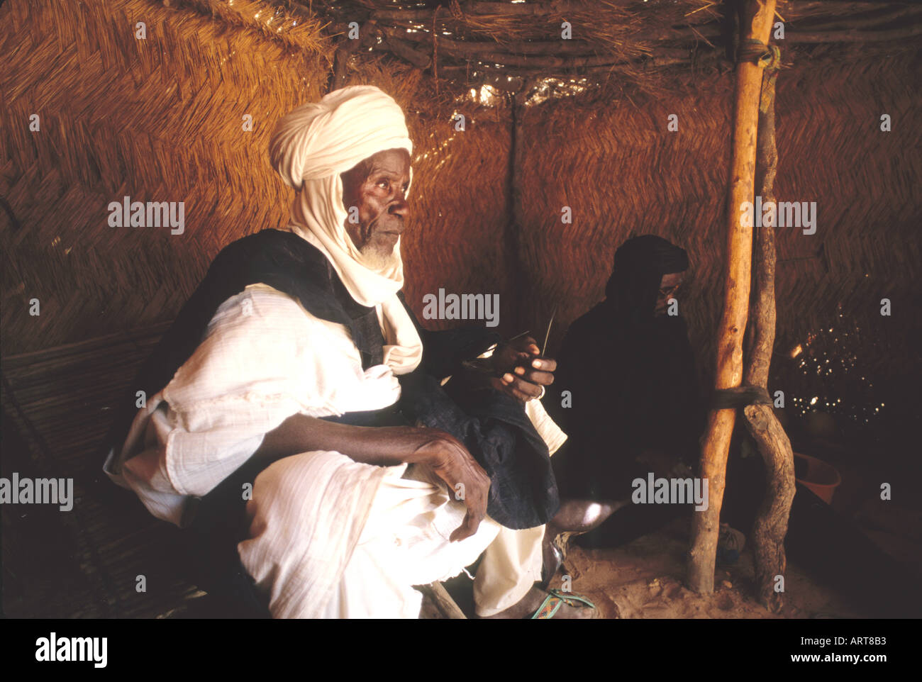 The chief priest in his hut Hauptpriester des hauka Kultes in seiner Huette  Stock Photo