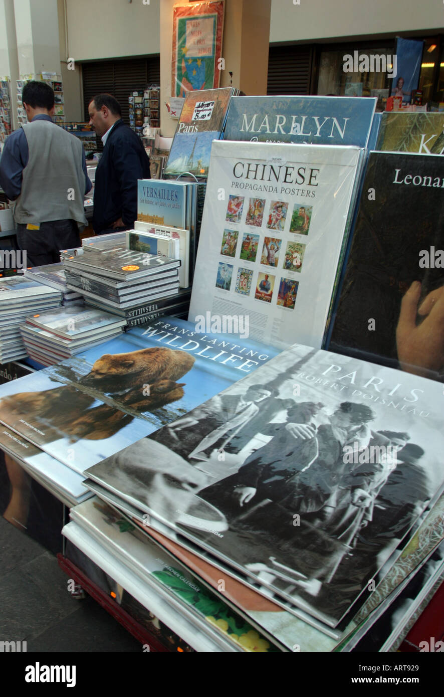 A art book store on the street of Paris Stock Photo Alamy