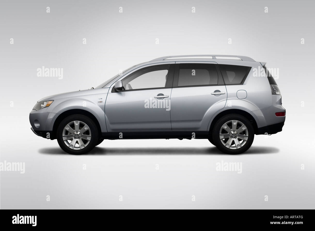 Silver Outlander Rear Silver mitsubishi outlander hi-res stock photography and images - Alamy