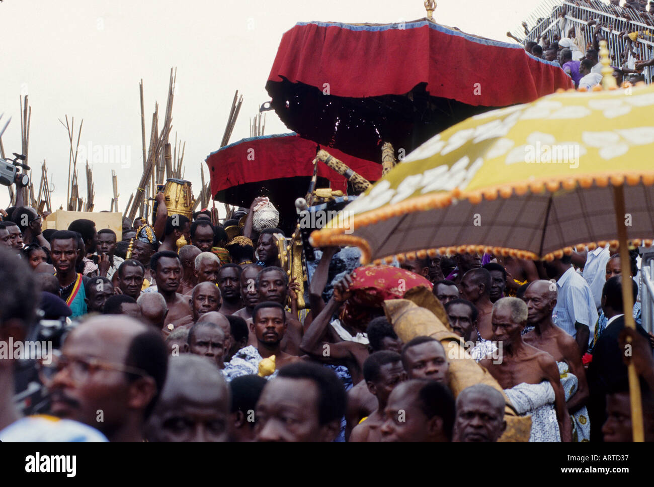 The Asantehene and his court in procession Der Koenig und sein Hofstaat waehrend der Prozession  Stock Photo