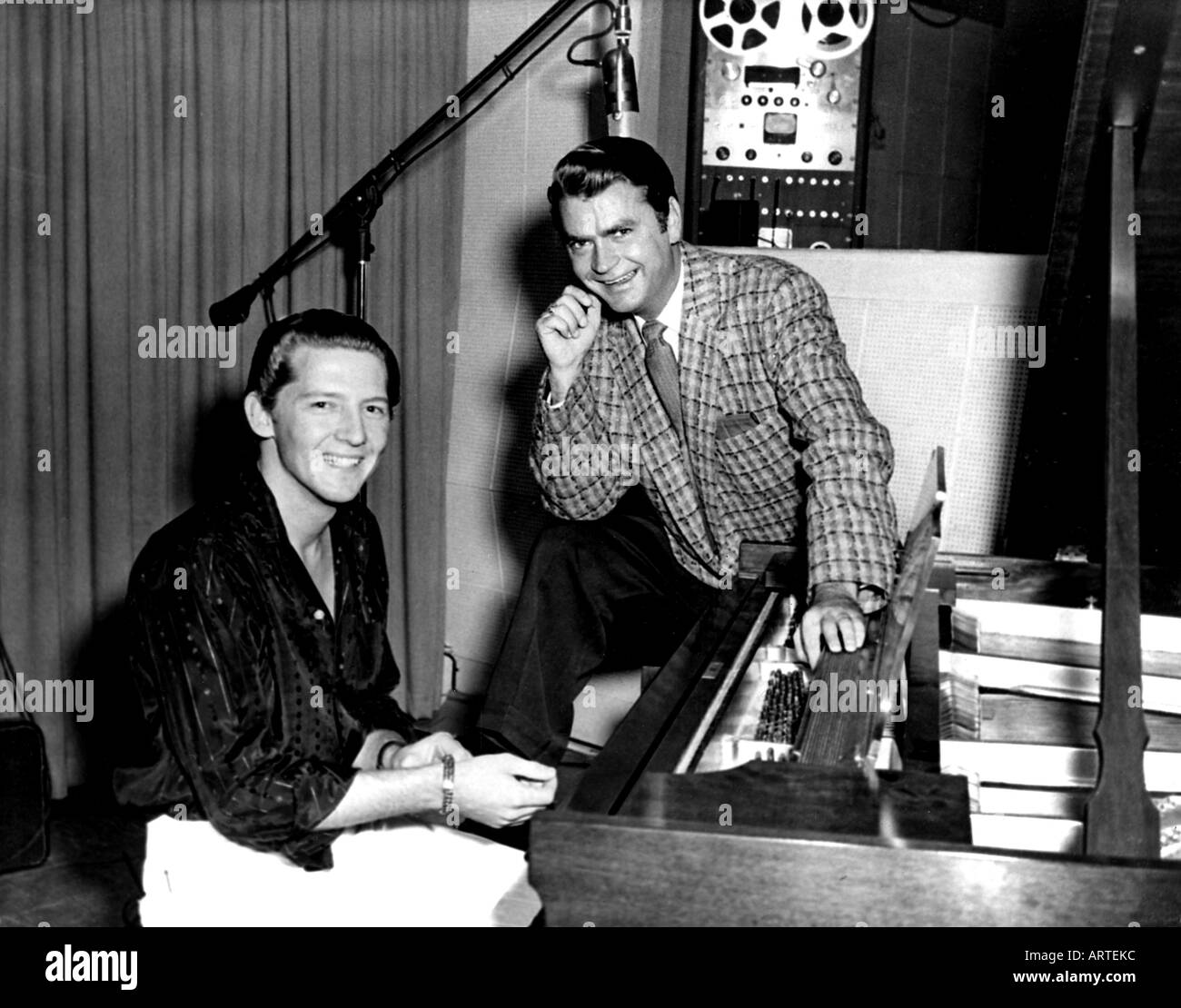 JERRY LEE LEWIS US rock singer with producer Sam Phillips at the Sun Studios in Memphis in 1958 Stock Photo