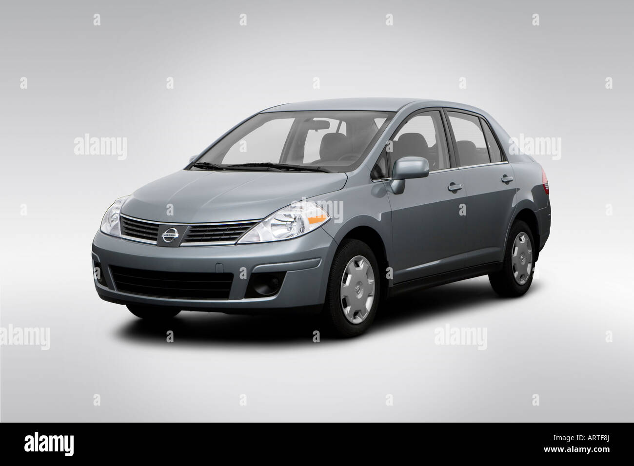 Nissan versa 2008 hi-res stock photography and images - Alamy