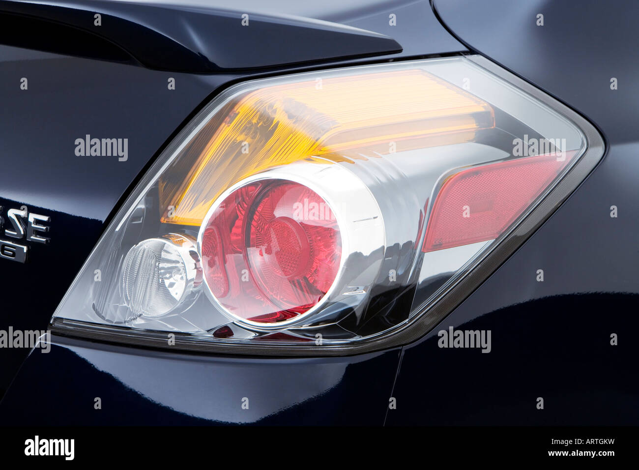 2008 Nissan Altima 3.5 SE in Blue Tail light Stock Photo Alamy