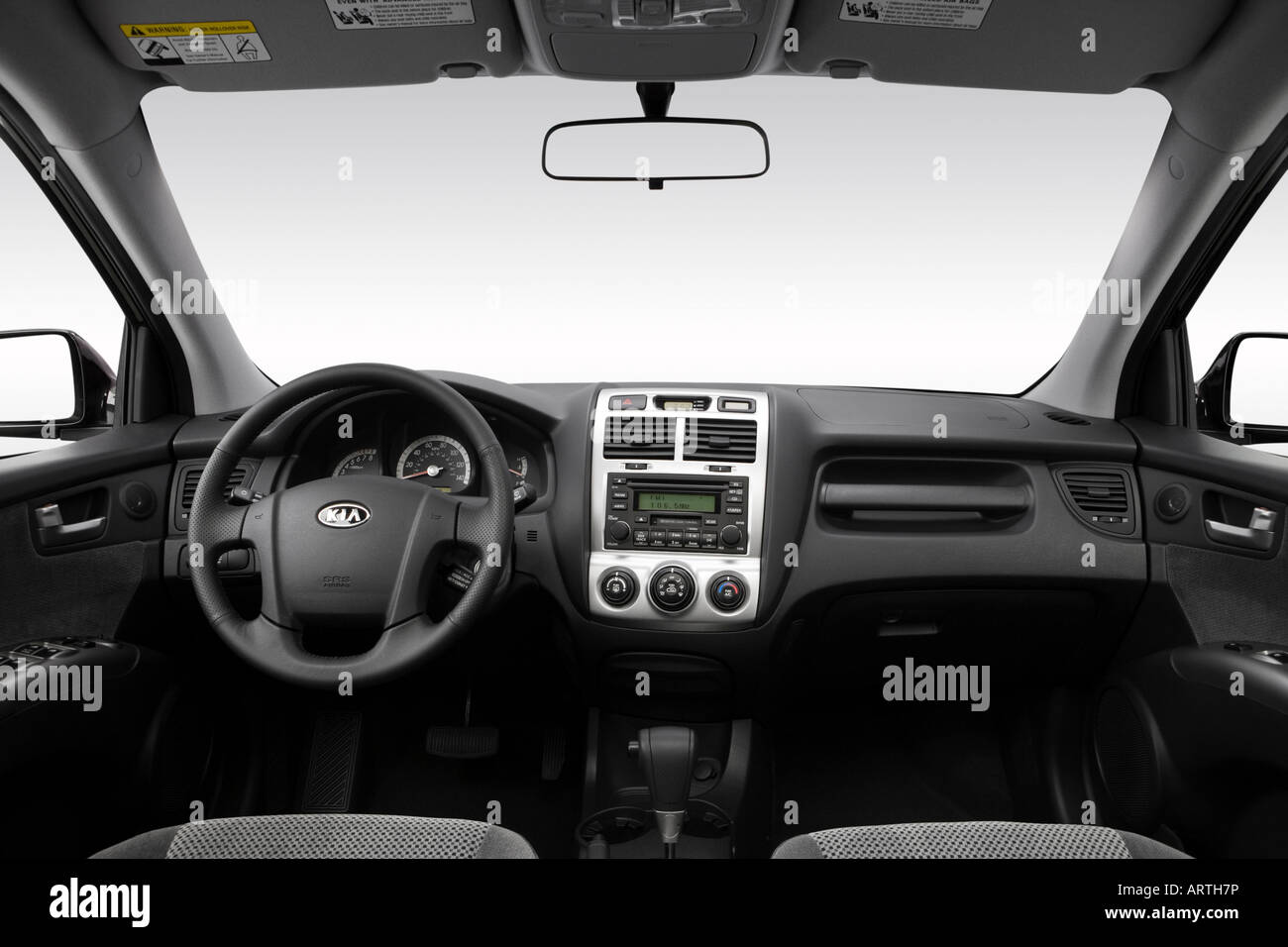 2008 Kia Sportage EX in Red - Dashboard, center console, gear shifter view  Stock Photo - Alamy