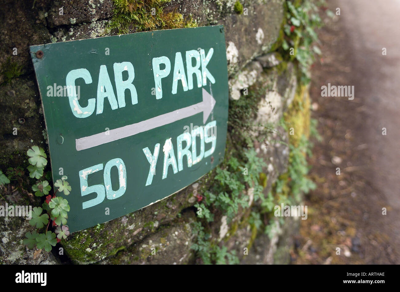 Rural hotel car park sign with arrow, in imperial measurement (yards). Stock Photo