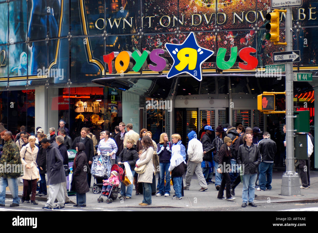 Toys R Us in Times Square Stock Photo - Alamy