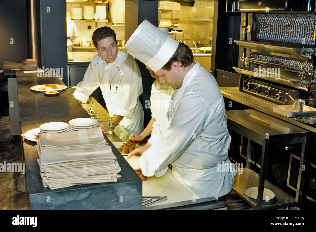 President levenslang Huidige PARIS France, Male French Chefs Preparing Meals in Contemporary French  Restaurant Gourmet Chef gastronomy and culture Stock Photo - Alamy