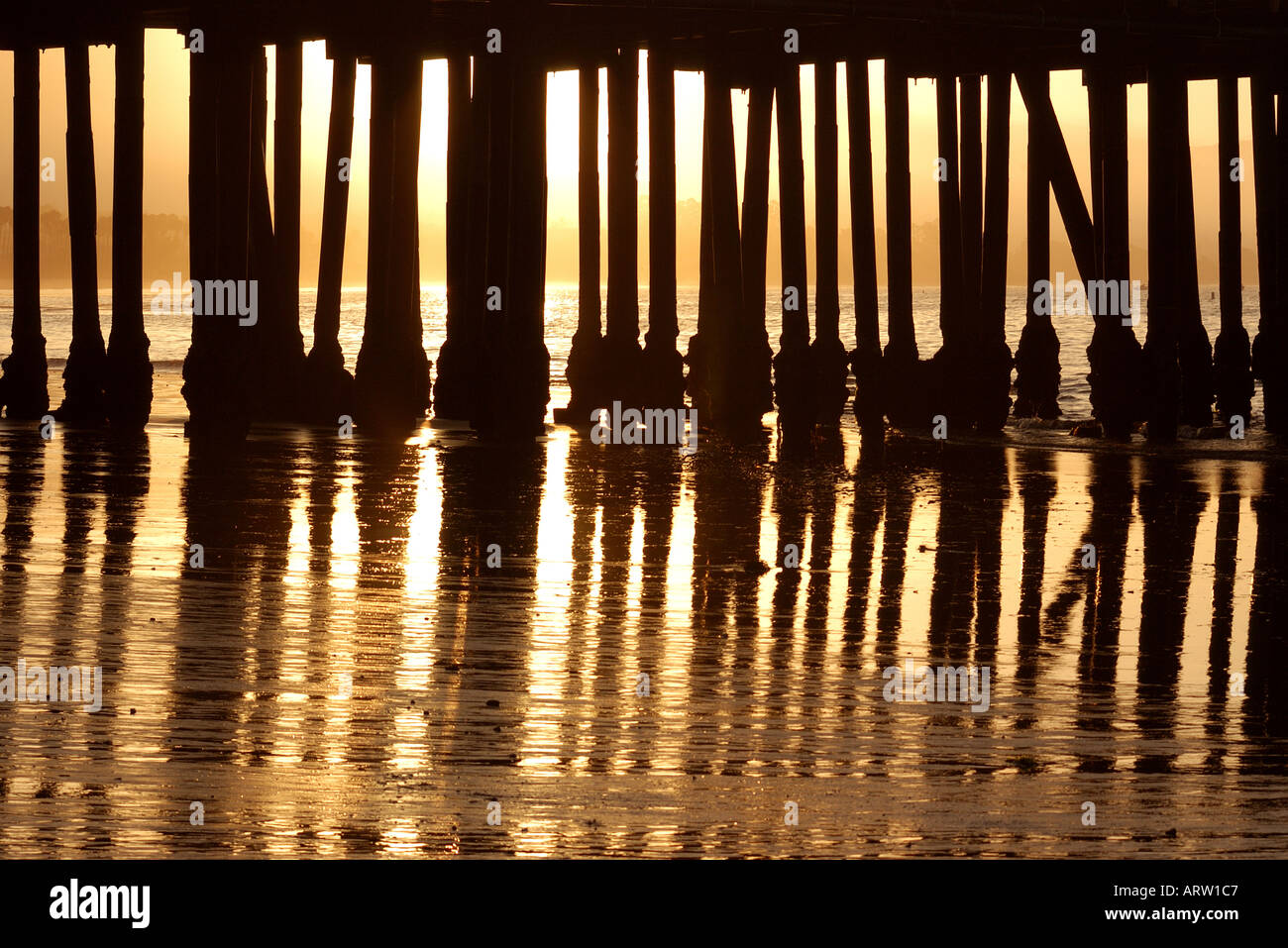 Stearns wharf silhouette hi-res stock photography and images - Alamy