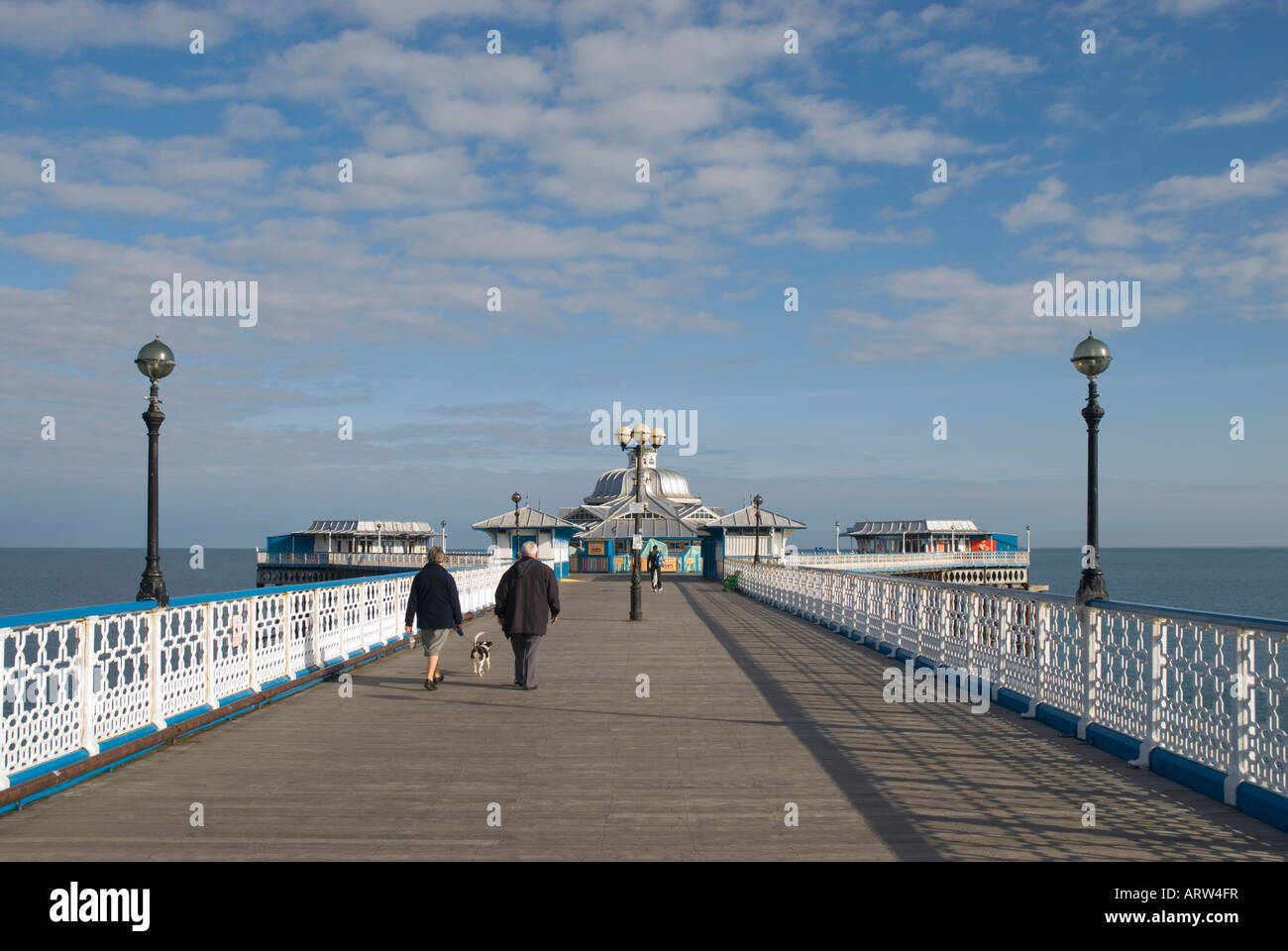 llandudno-pier-conwy-north-wales-stock-photo-alamy
