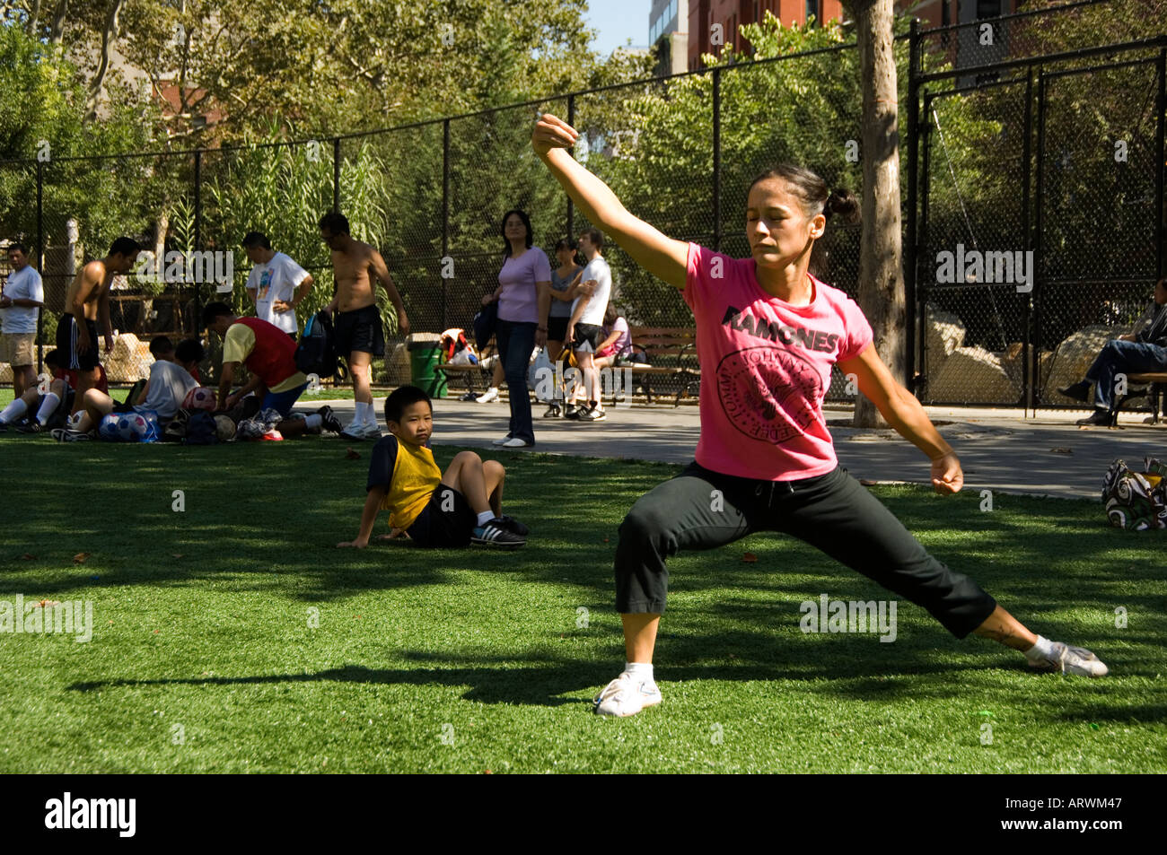 A New York woman practices T'ai Chi in Columus Park, Chinatown Stock Photo