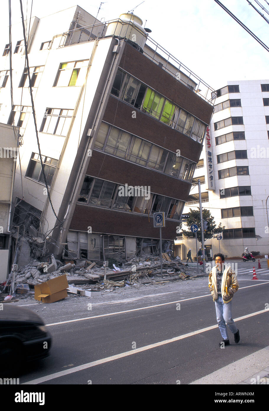 Earthquake-damaged building, following the 1995 Kobe Quake, Japan. Stock Photo