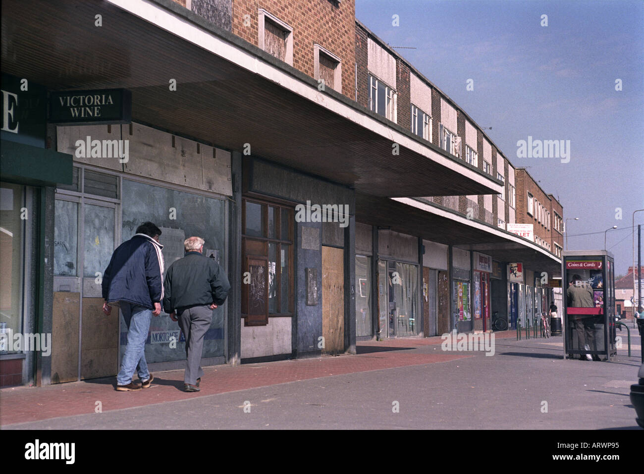 BOARDED UP SHOPS IN THE STRATTON DISTRICT OF SWINDON WILTSHIRE UK Stock Photo