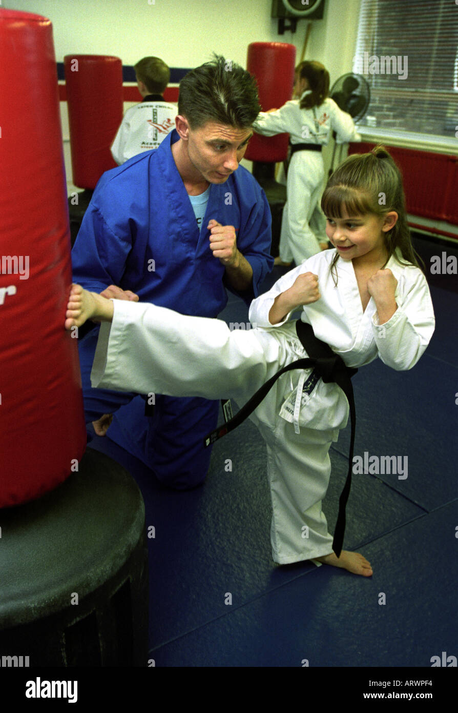 CHILDREN LEARNING KARATE AT LEIGH CHILDS MARTIAL ARTS SCHOOL SWINDON UK