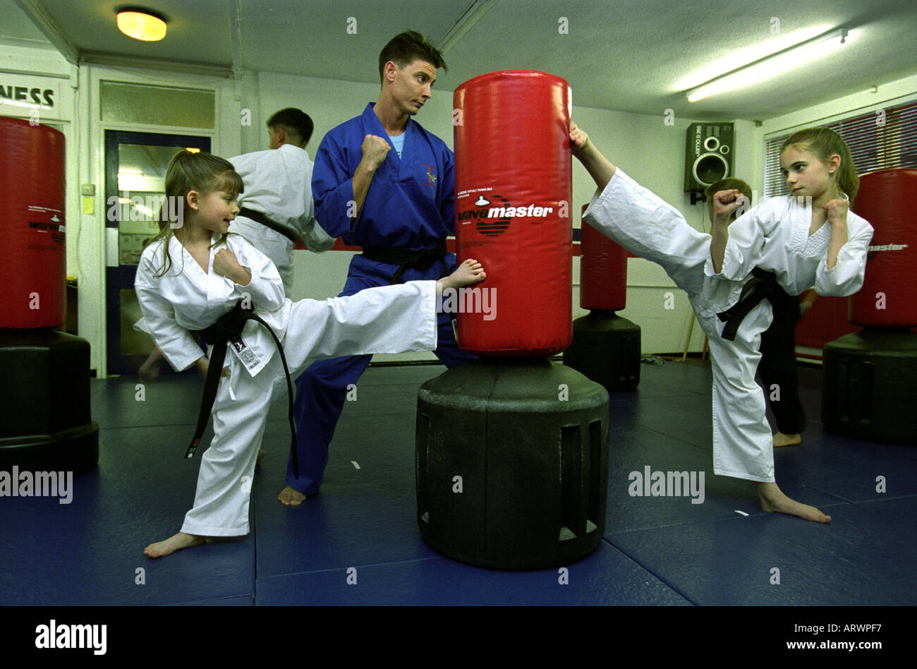 CHILDREN LEARNING KARATE AT LEIGH CHILDS MARTIAL ARTS SCHOOL SWINDON UK