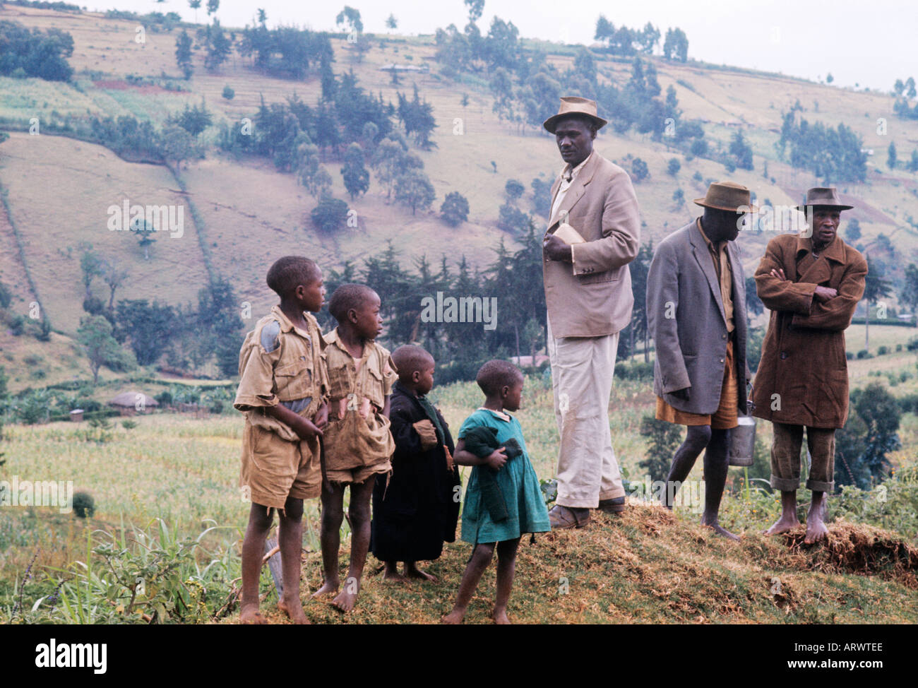 Farmers and children in a Kikuyu farm landscape near Nairobi, Kenya. The men  wearing hats are heading to a meeting Stock Photo - Alamy