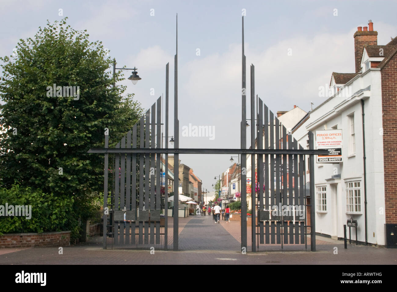 View of London Street from traffic lights at the top of London Road