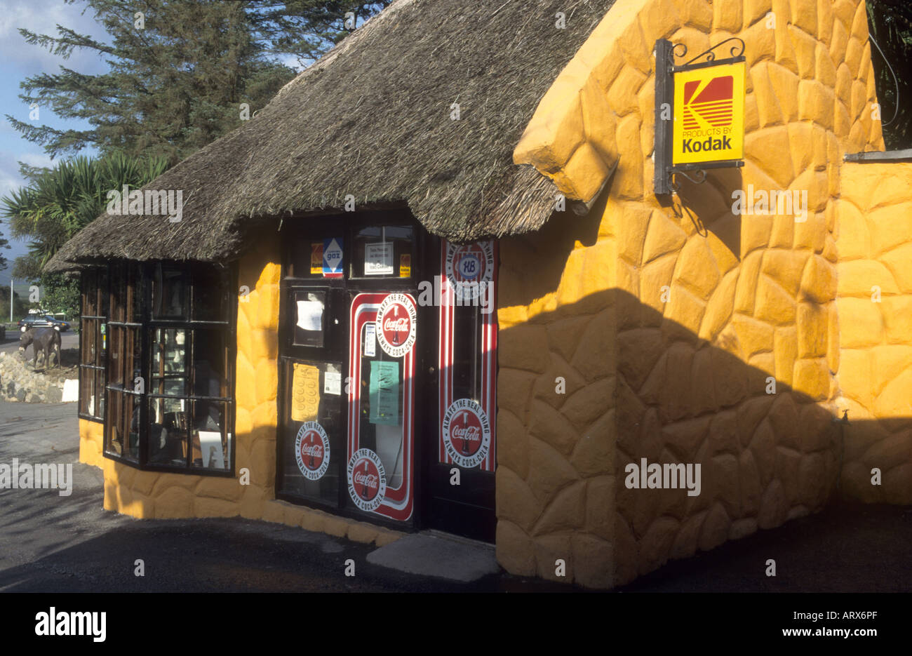 modern version of the typical Irish thatched cottage ! Stock Photo