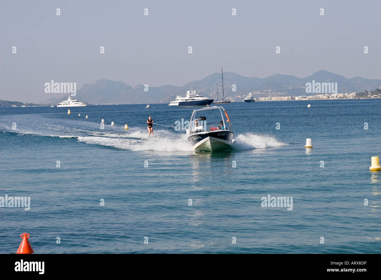Boat pulling skier hi-res stock photography and images - Alamy