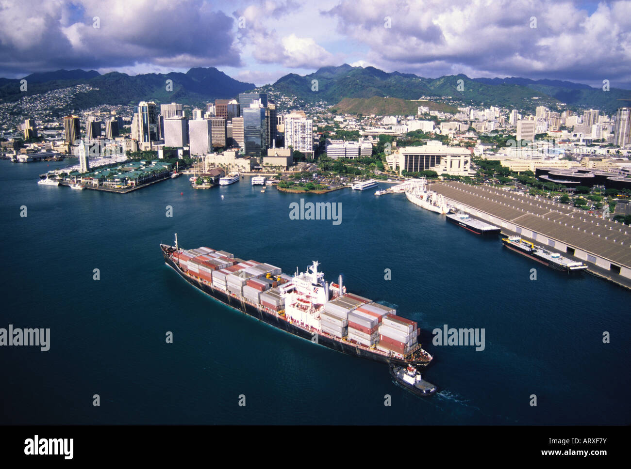 Container ship aerials hires stock photography and images Alamy
