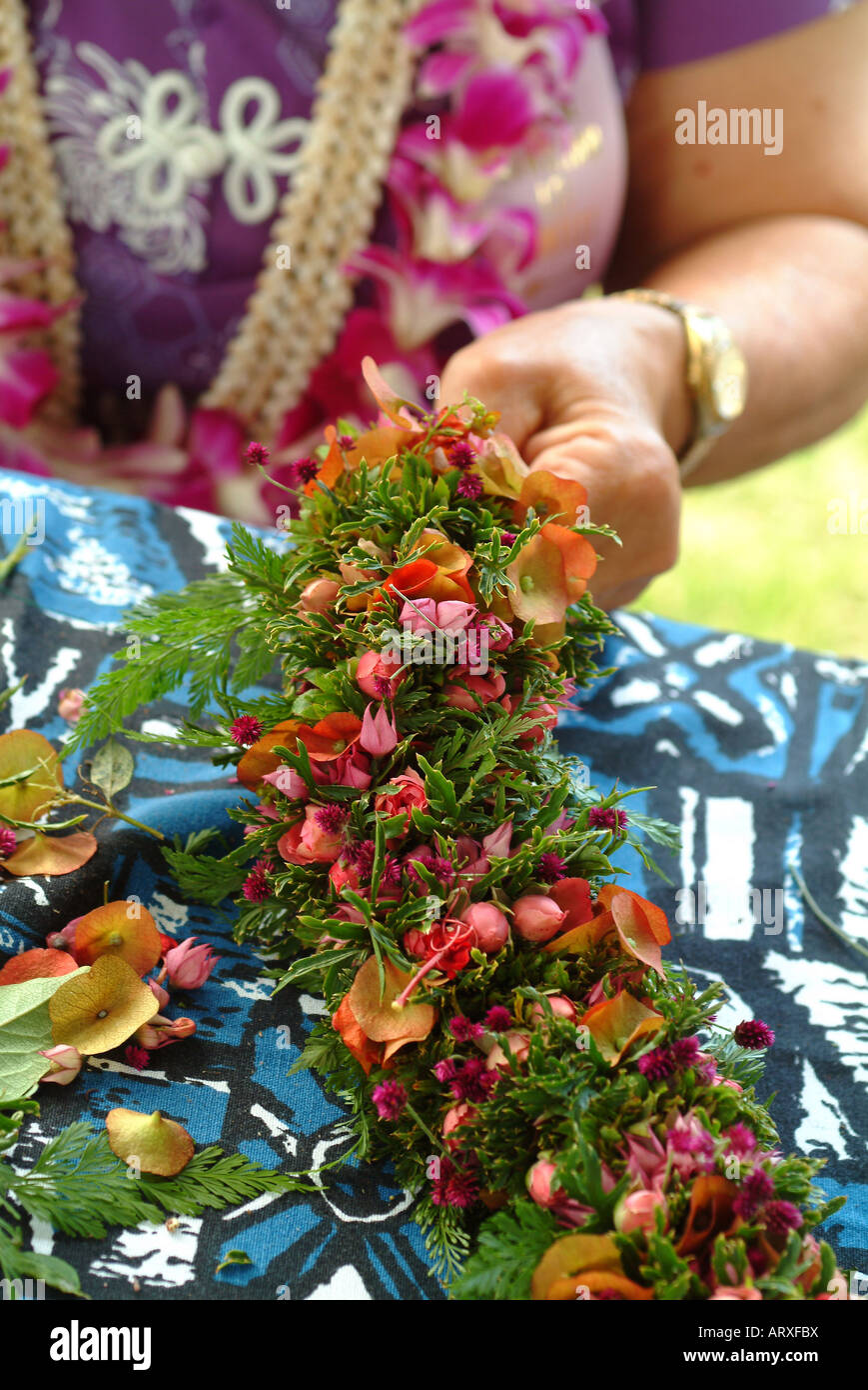 Weaving a lei po'o (head lei at a craft fair on Lei Day in Waikiki, island of Oahu Stock Photo