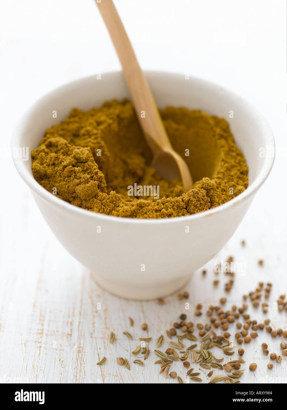 Curry powder and coriander seeds Stock Photo Alamy