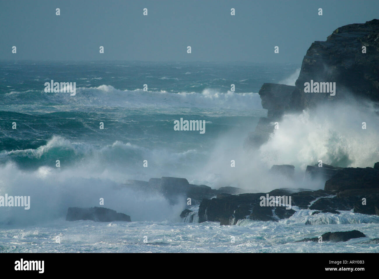 Heavy seas with spray on rocky hi-res stock photography and images - Alamy