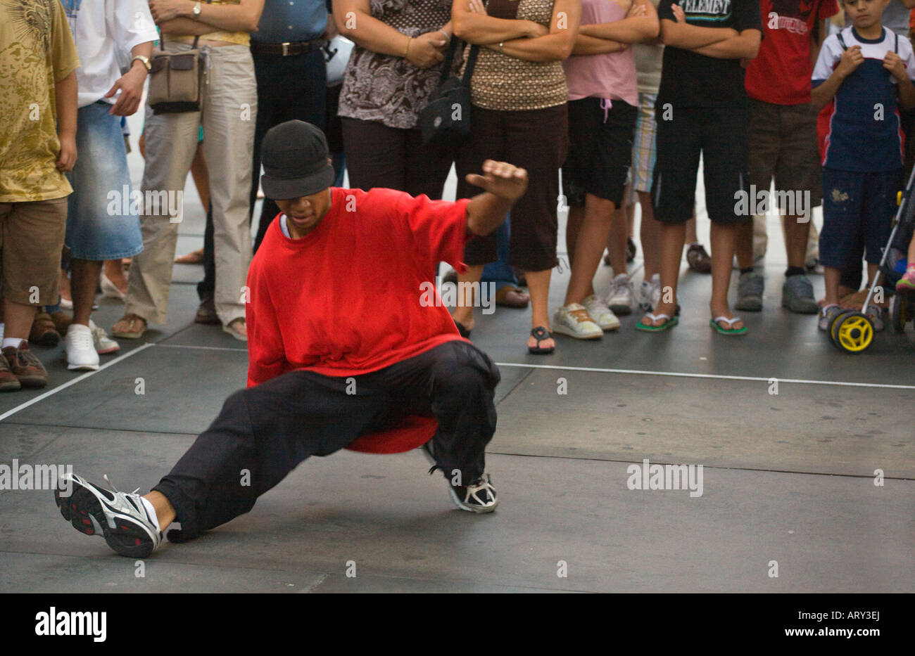 STREET PERFORMER in action NEW YORK CITY Stock Photo