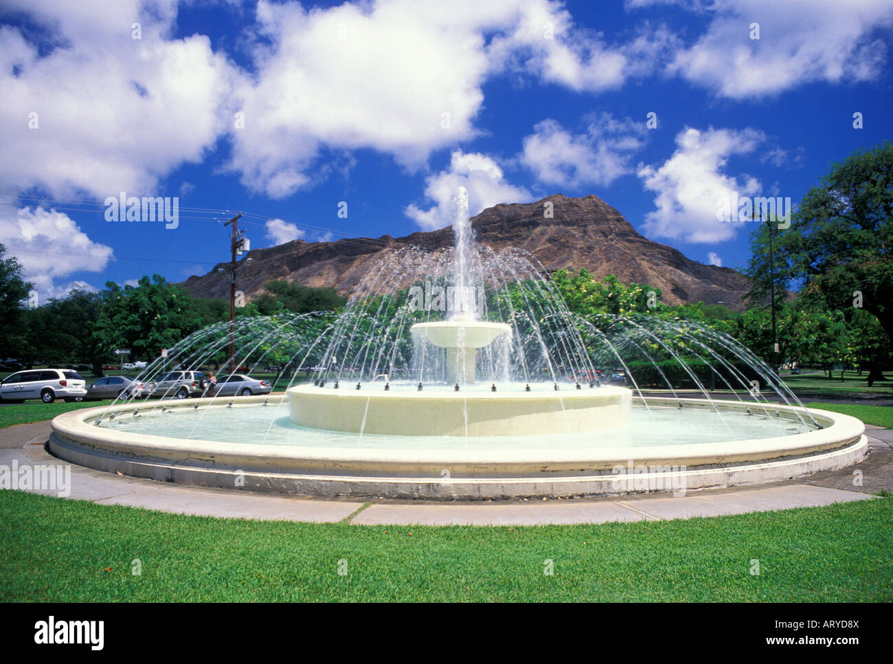 Dillingham Fountain can be found at the southern end of Kapiolani Park
