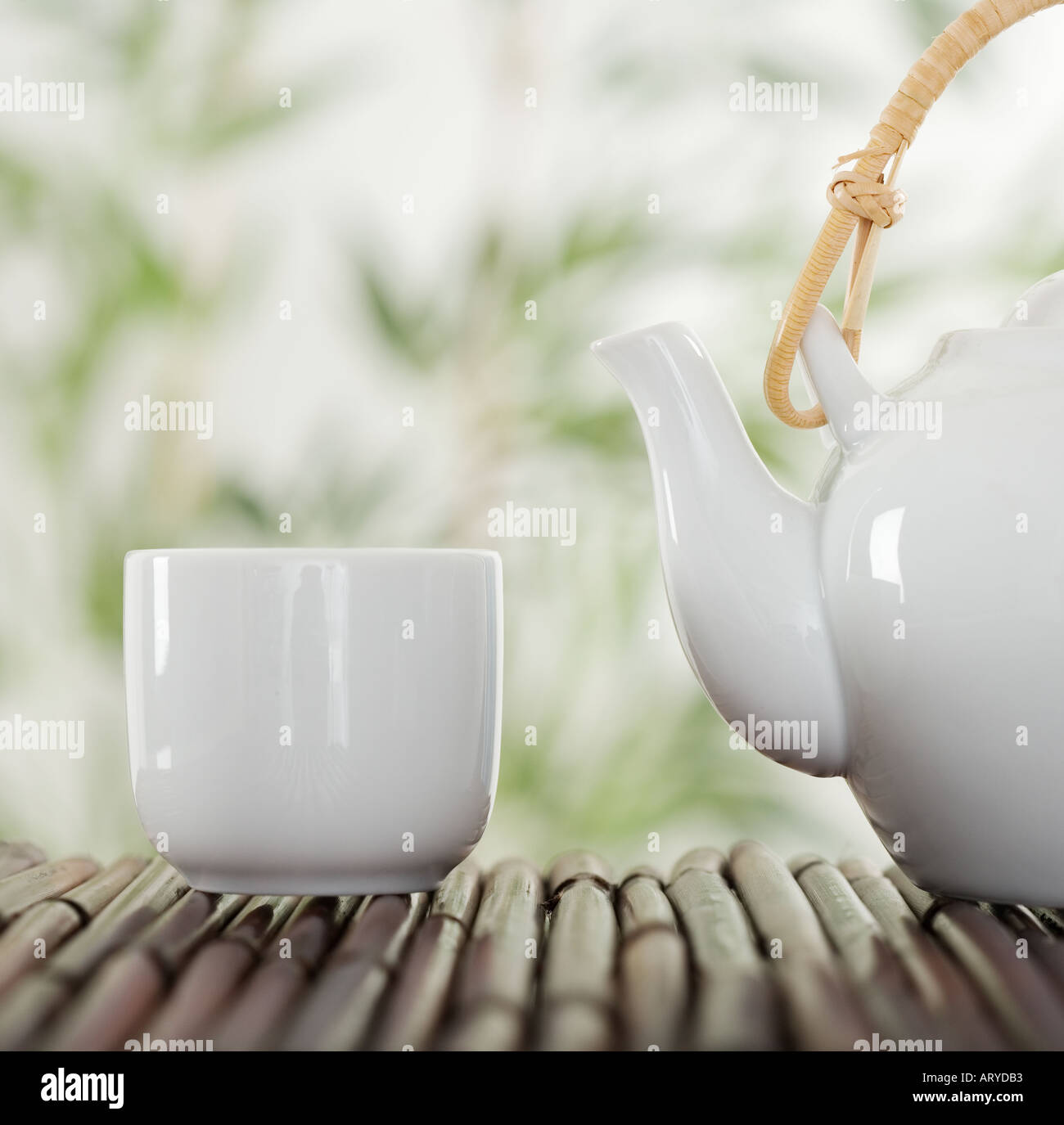 Reflective teapot hi-res stock photography and images - Alamy