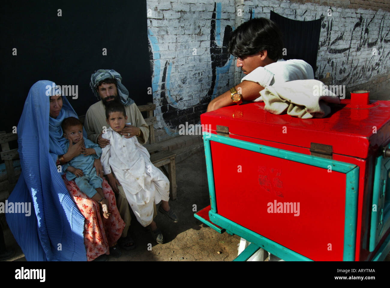afghan refugees in Peshawar are forced to return to Afghanistan Stock