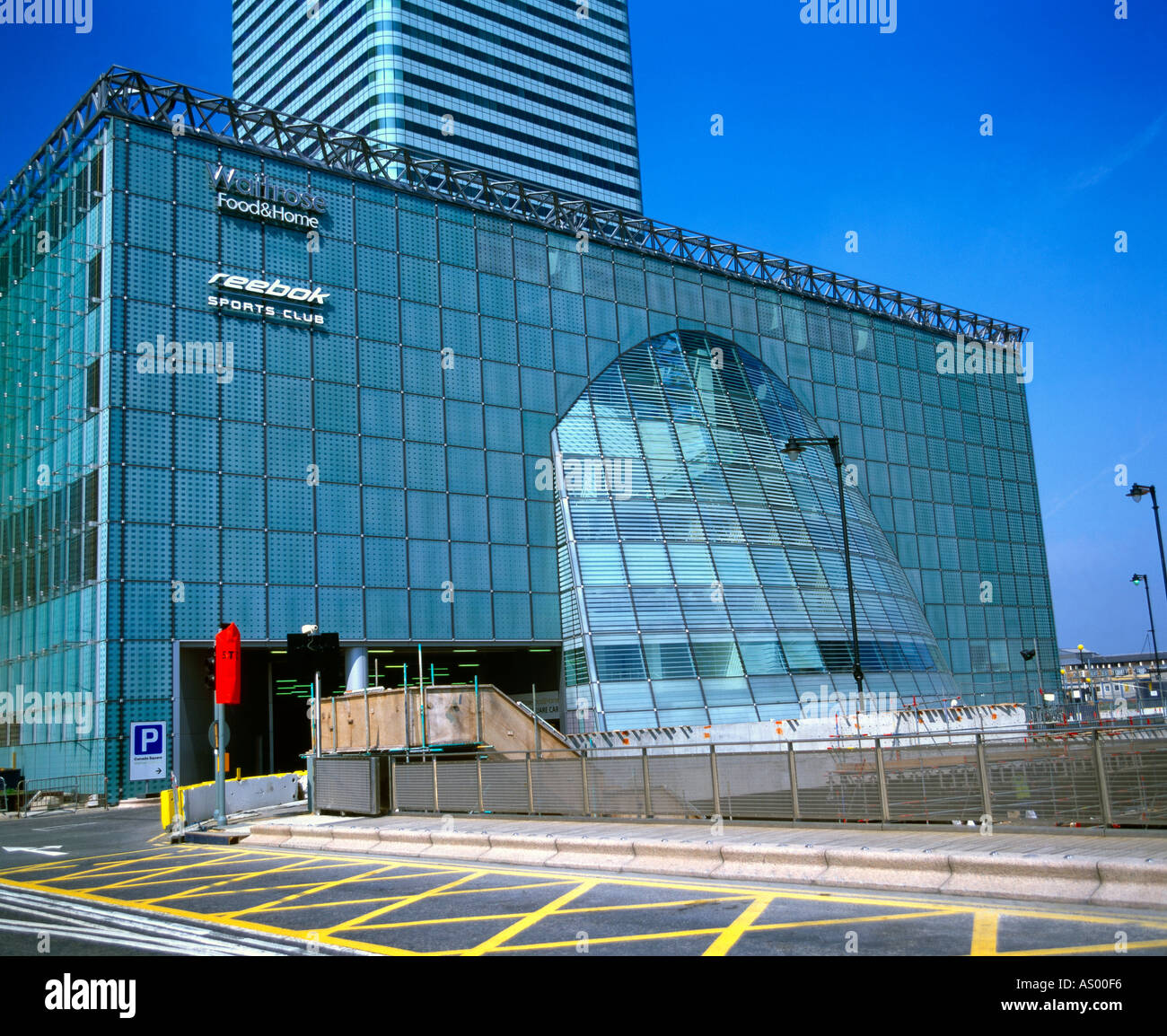 Waitrose building canary wharf hi-res stock photography and images - Alamy