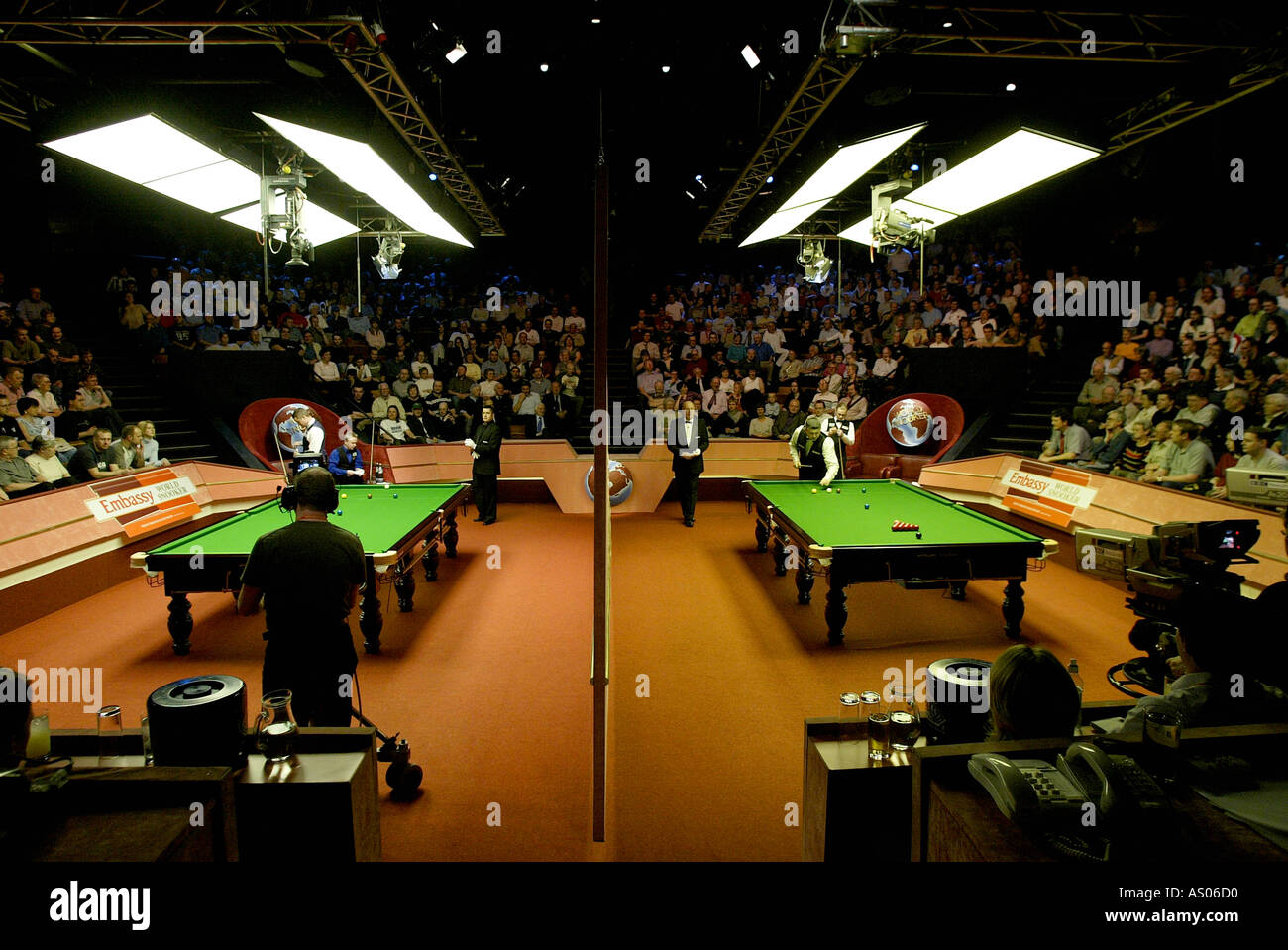 The Crucible Theatre arena during the 2004 World Snooker Championships at the Crucible Theatre in Sheffield Stock Photo