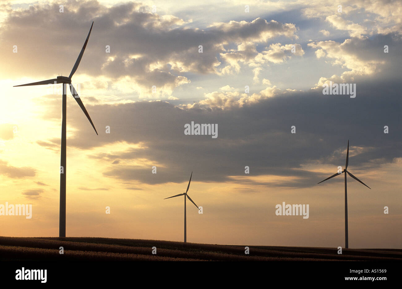 silhouettes of wind turbines with setting sun Stock Photo - Alamy