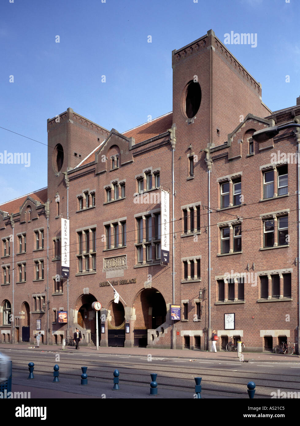 Amsterdam, Börse von Berlage, Fassade am Damrak Stock Photo